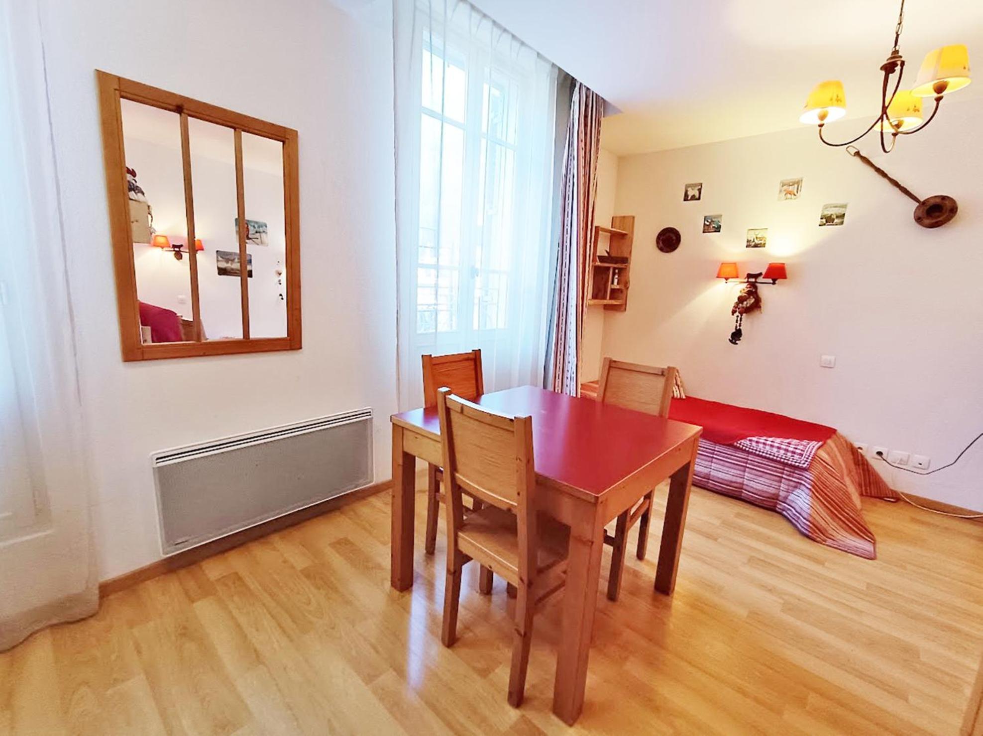 Le Bouquetin, Studio, Centre Luchon, Wifi, Casier A Skis, Ascenseur, 3 Personnes Bagnères-de-Luchon Esterno foto